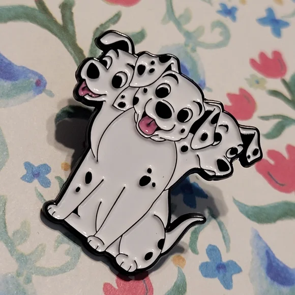 101 Dalmatians Cerberus Enamel Pin - Picture 9 of 9